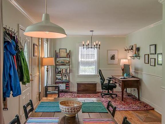 Dining Room/Front Entry