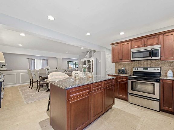 4th image of 82 Squirrel Ln