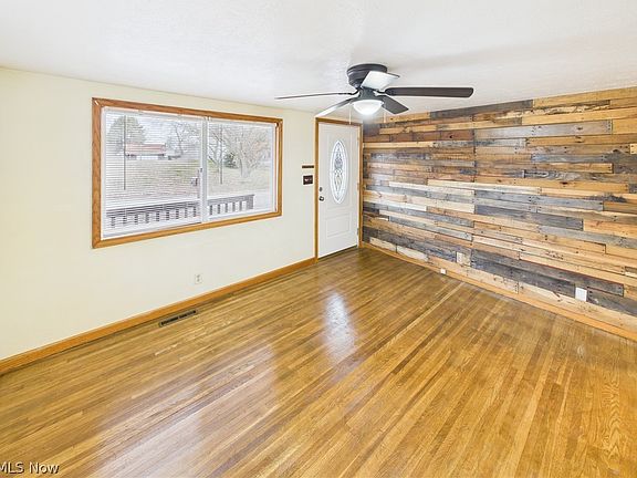 4th image of 56 N Meadowlark Dr