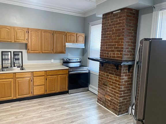 2nd image of 236 Lockwood St #1