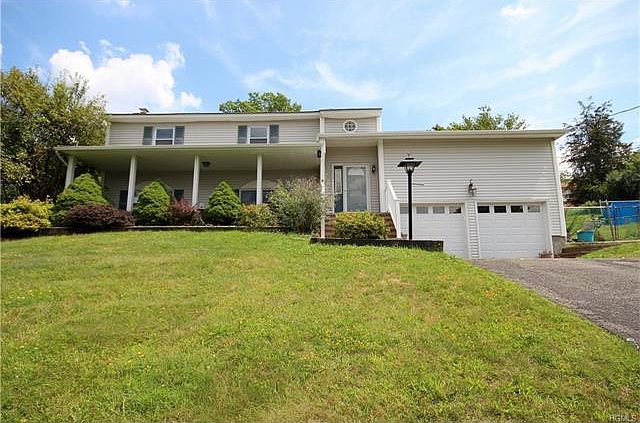 1st image of 17 Hawthorne Dr