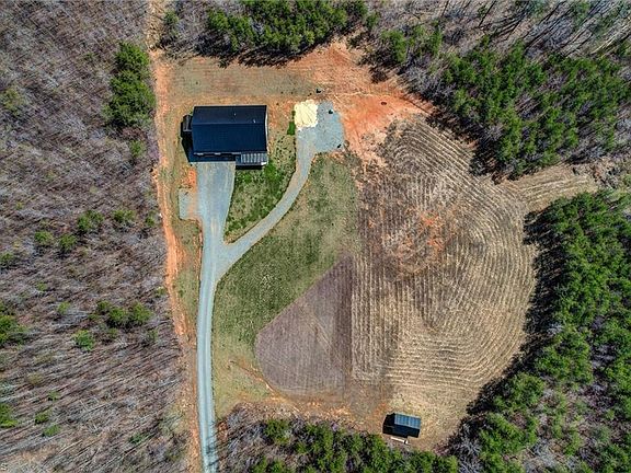 5th image of 1034 Brooks Rd