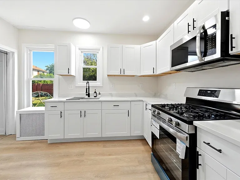 246 Stone Ave #1 — Photo 5