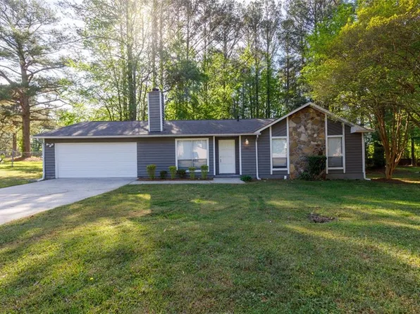 7085 Hania Dr, Fairburn, GA 30213