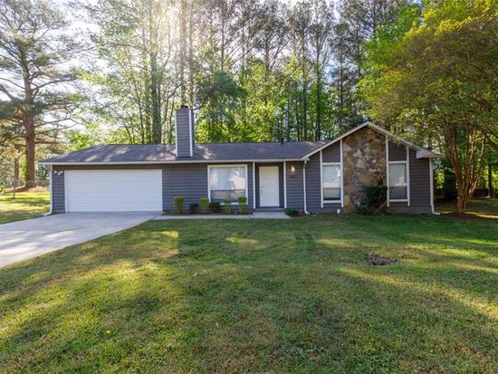 7085 Hania Dr, Fairburn, GA 30213