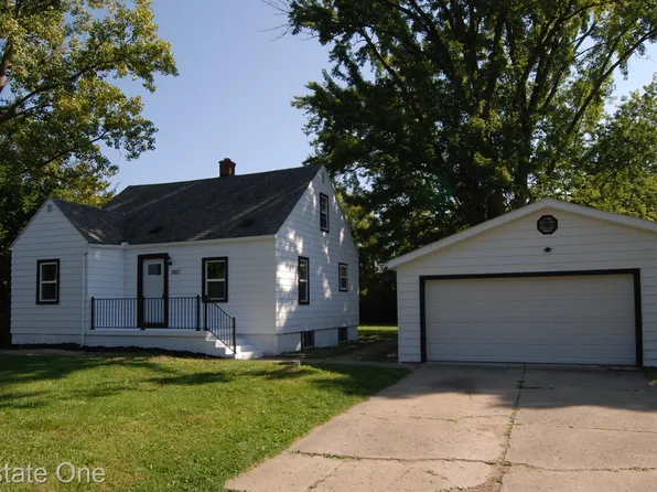 2027 Morrish St, Burton, MI 48519