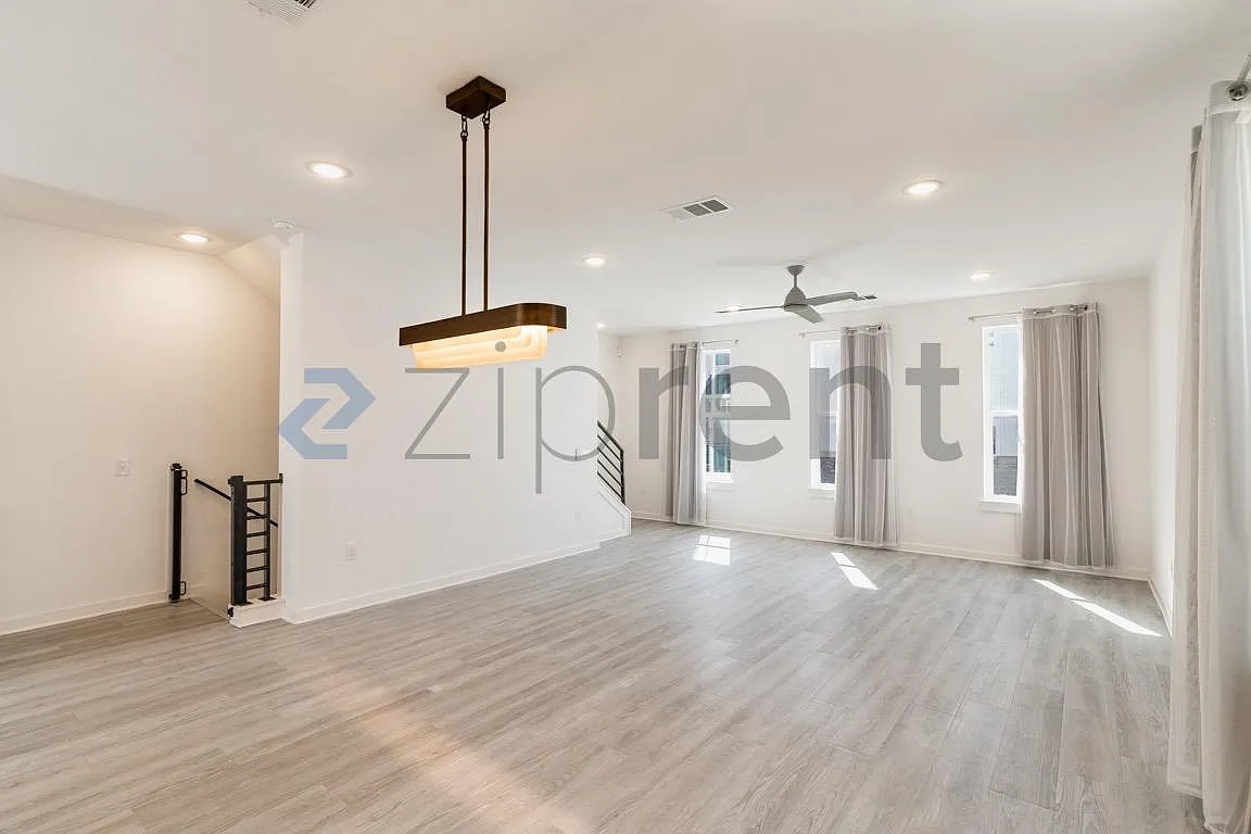 3 bed, 3.5 bath, 1800 sqft, $2,600 — Photo 2