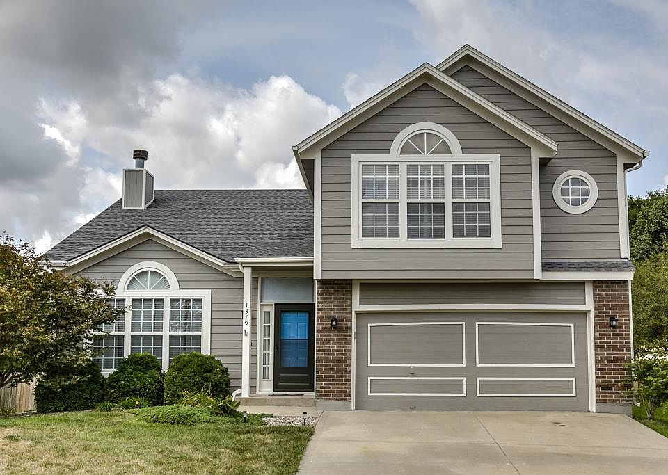 1st image of 1379 SE Princeton Dr