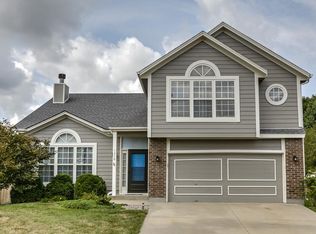 1379 SE Princeton Dr, Lees Summit, MO 64081
