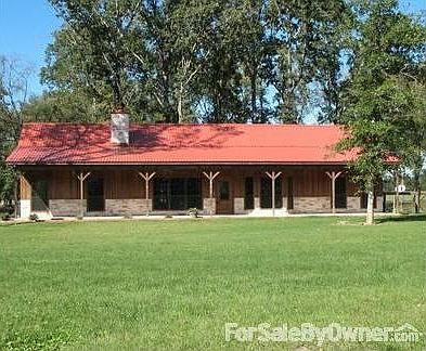 2007 Ranch style home : Home has covered front porch all the way across it.