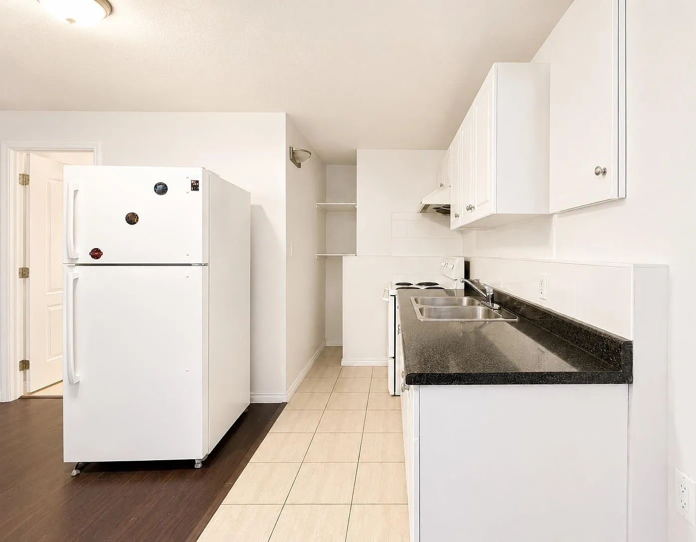 2 bed, 700 sqft, $1,950 — Photo 4