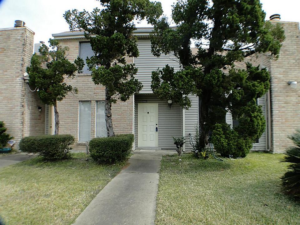 1st image of 10936 Village Bend Ln #936