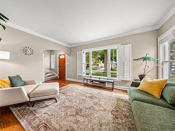3rd image of 5574 N Kent AVENUE