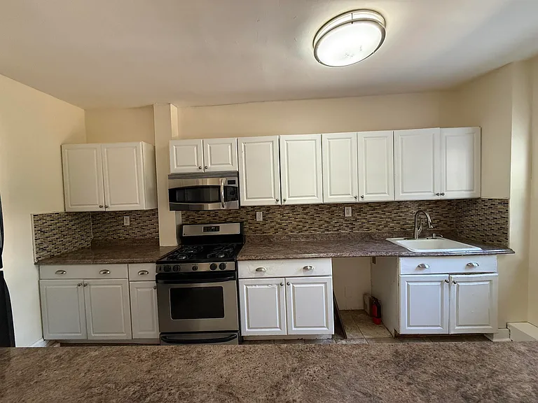42 Montrose Ave #2 — Photo 1