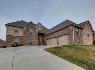 5335 S Twelve Oaks Rd, Springfield, MO 65810