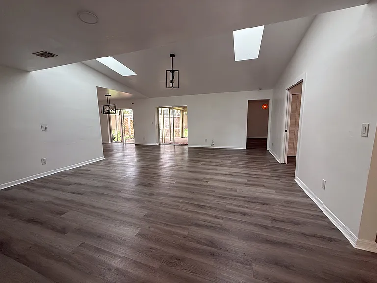 5840 Crabwood Ct — Photo 7