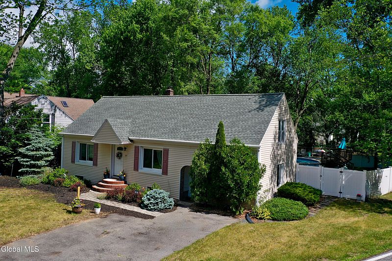 4th image of 69 Gipp Road