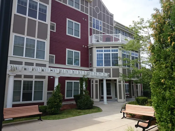 35 Commonwealth Ave APT 409, Newton, MA 02467