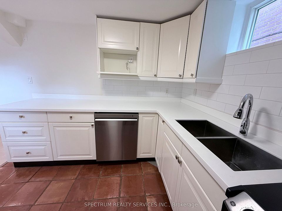 1st image of 172 Queenslea Ave