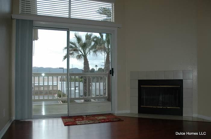 Living/Fireplace/Balcony