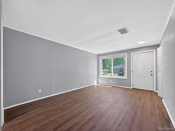 4th image of 7161 Varjo St