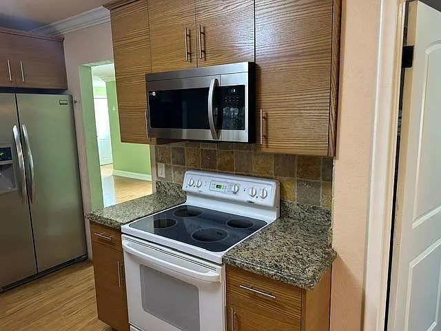 732 SE 11th Ave — Photo 3