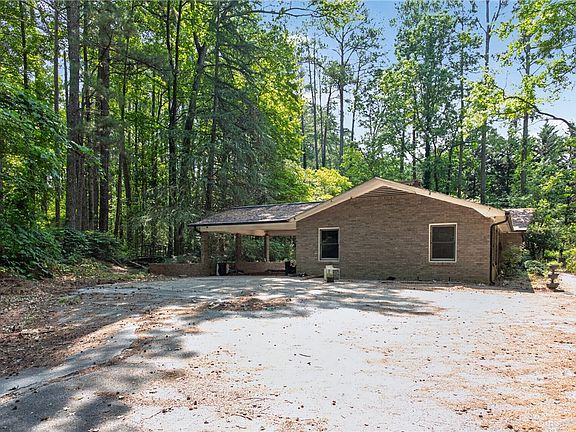 3rd image of 123 Robin Rd