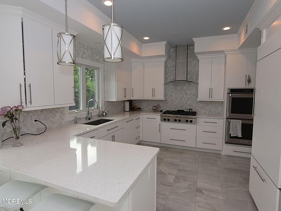 5th image of 229 Lockwood Ave