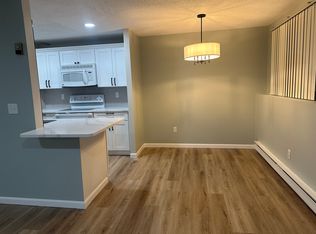 4162 Post Rd APT 10, East Greenwich, RI 02818