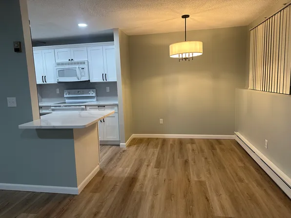 4162 Post Rd APT 10, East Greenwich, RI 02818