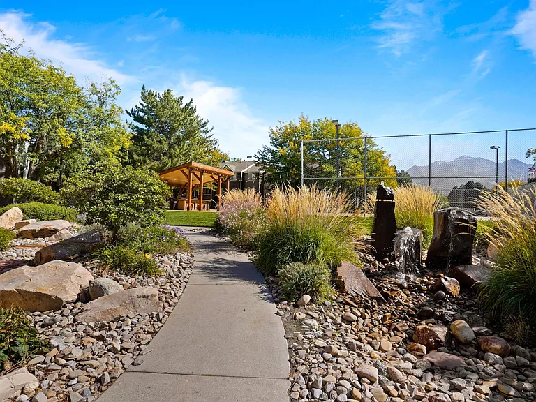 Royal Ridge — Photo 30