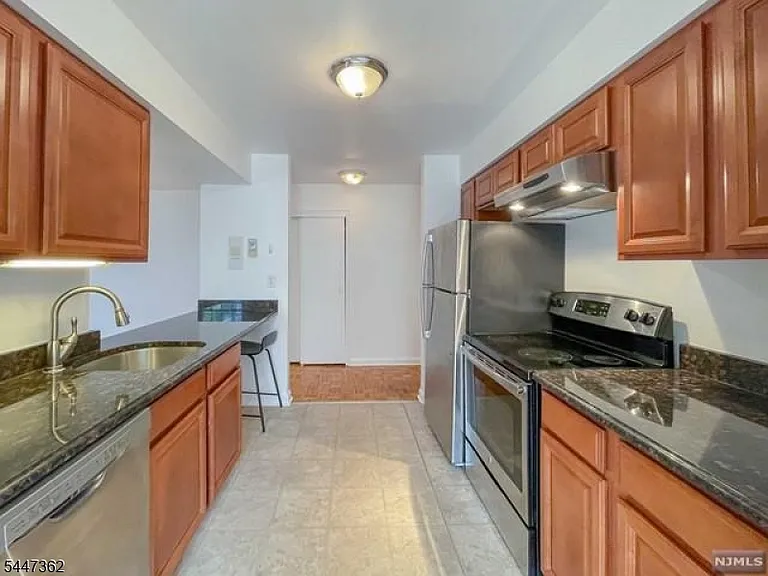 135-167 S Maple Ave #143-B — Photo 3