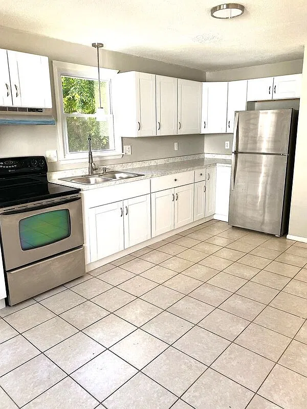 2 bed, 1.0 bath, $1,800 — Photo 3
