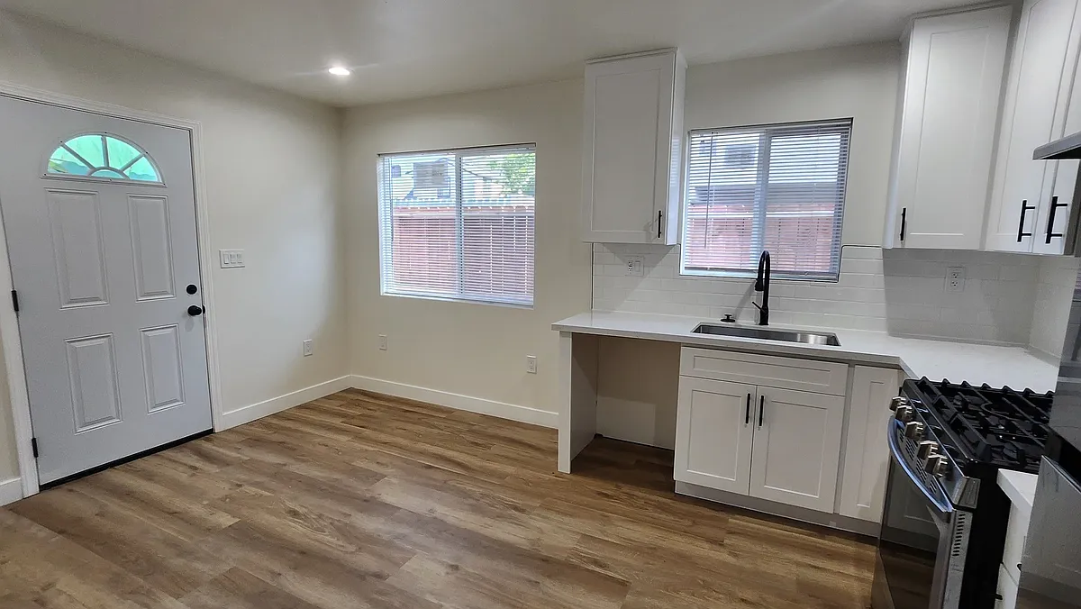 Building Photo - 208 E 84th St #3/4