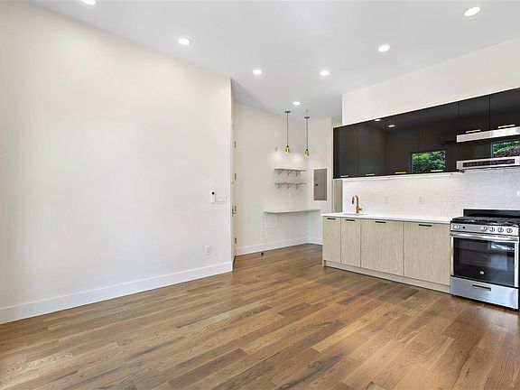 5th image of 250 Van Horne St #3A