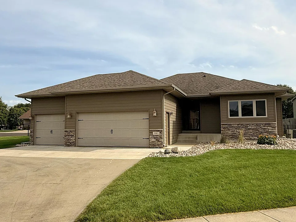 3001 W Courtyard Ln