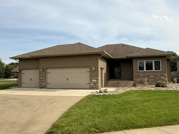 3001 W Courtyard Ln, Sioux Falls, SD 57108