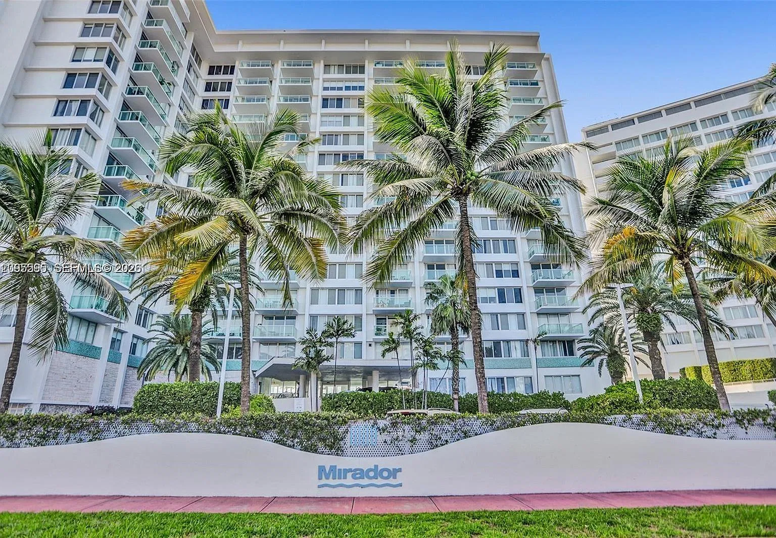 Mirador 1000 Condo — Photo 1