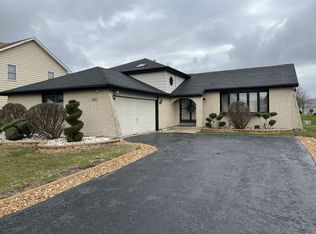 318 Wheatfield Rd, Matteson, IL 60443