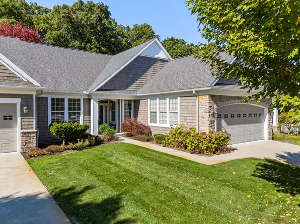 8888 Oakland Hills Cir, Portage, MI 49024