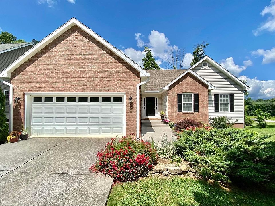 1st image of 200 Mountain Breeze Dr