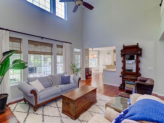 3rd image of 2761 Victoria Lake Dr
