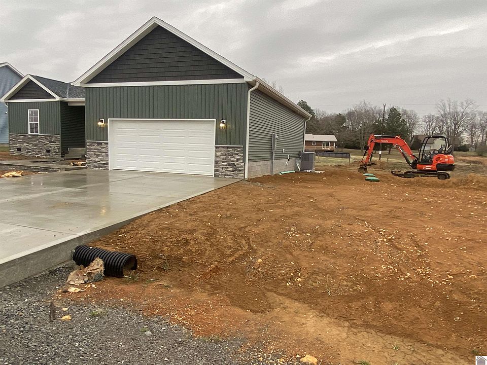 1st image of 44 Fieldstone Cir