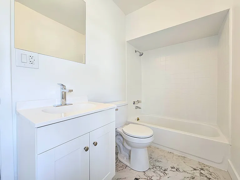29 Drummond St #2 — Photo 10