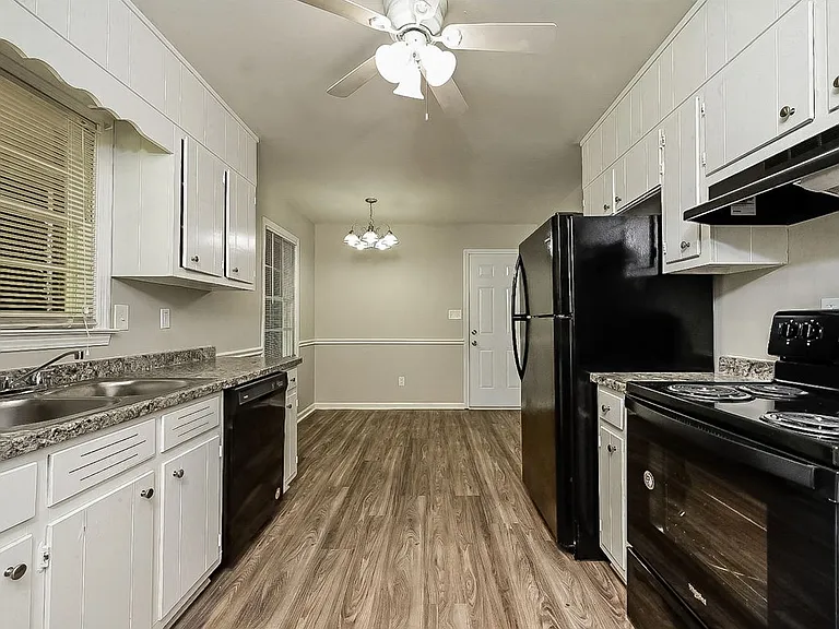 7015 Knollwood Dr — Photo 4