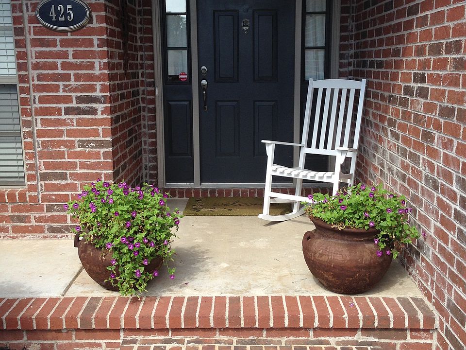 2nd image of 425 Wedgewood Point