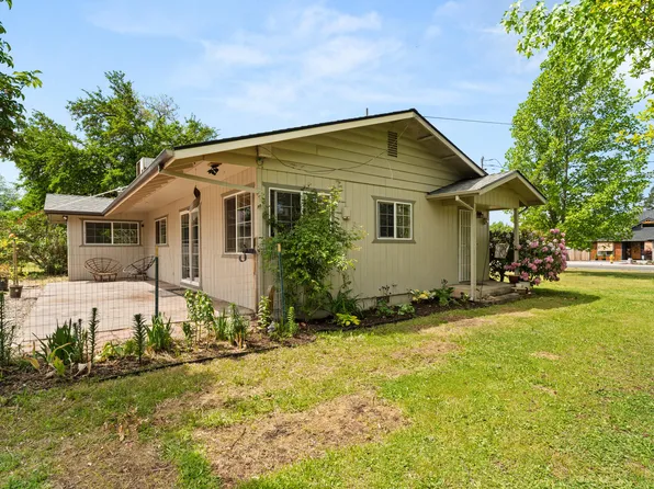 1960 Cloverlawn Dr, Grants Pass, OR 97527