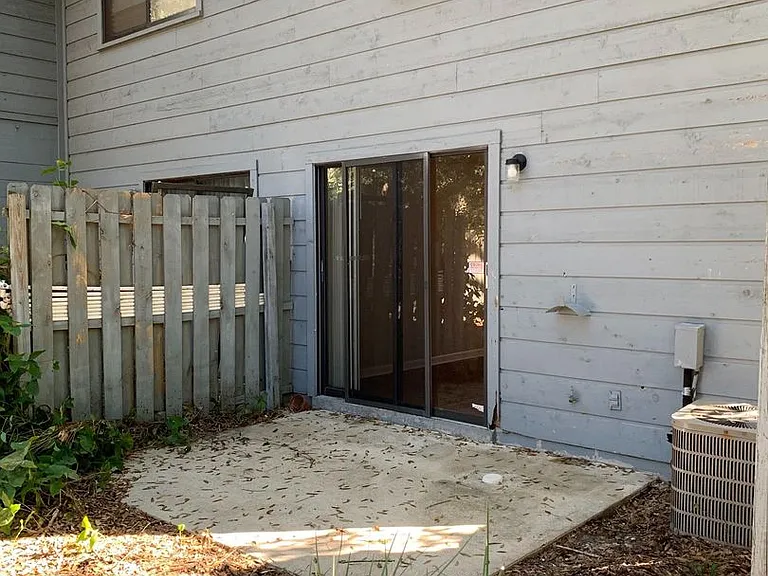 3071 NW 28th Cir — Photo 3