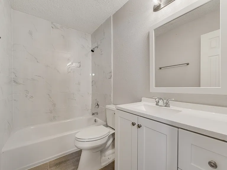9406 Chimneywood Dr — Photo 16