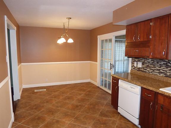 4th image of 115 Molly St